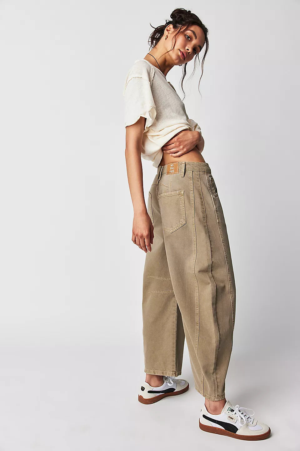 Loose, low-waist wide-leg pants