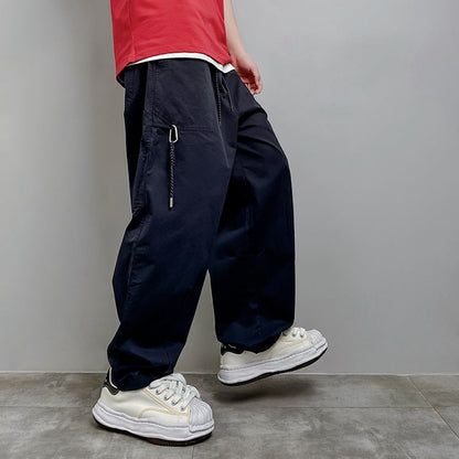 Niche loose straight-leg pants.