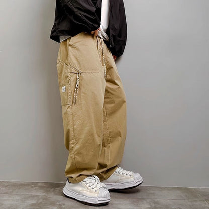 Niche loose straight-leg pants.