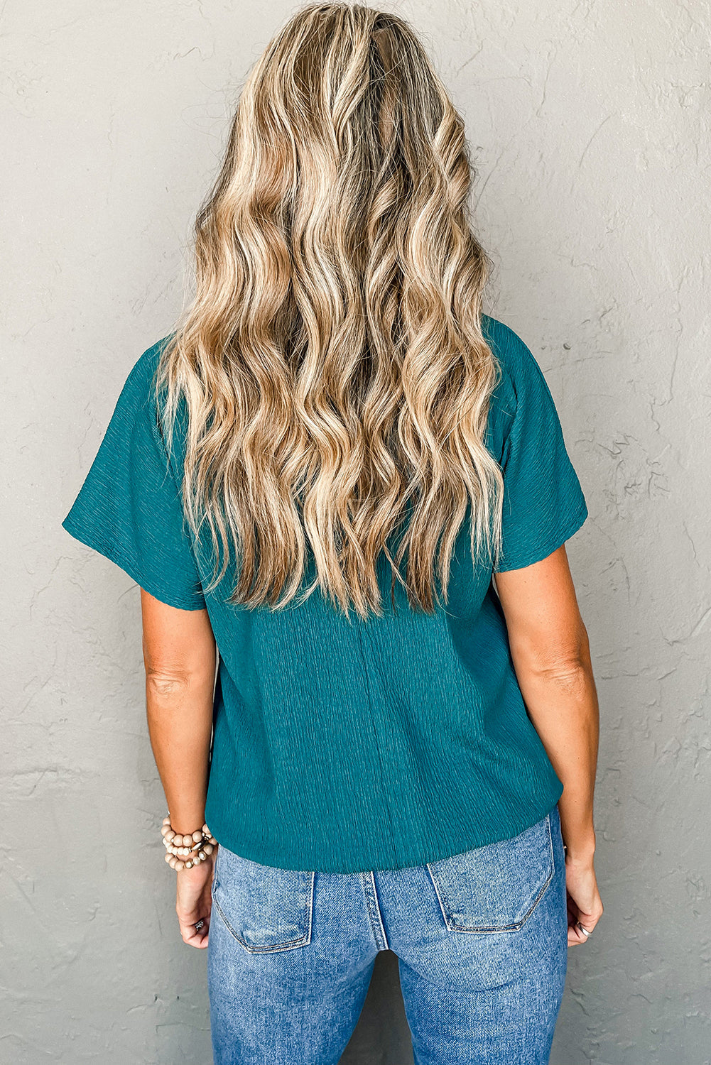 Blue crinkled blouse, flounce sleeves.