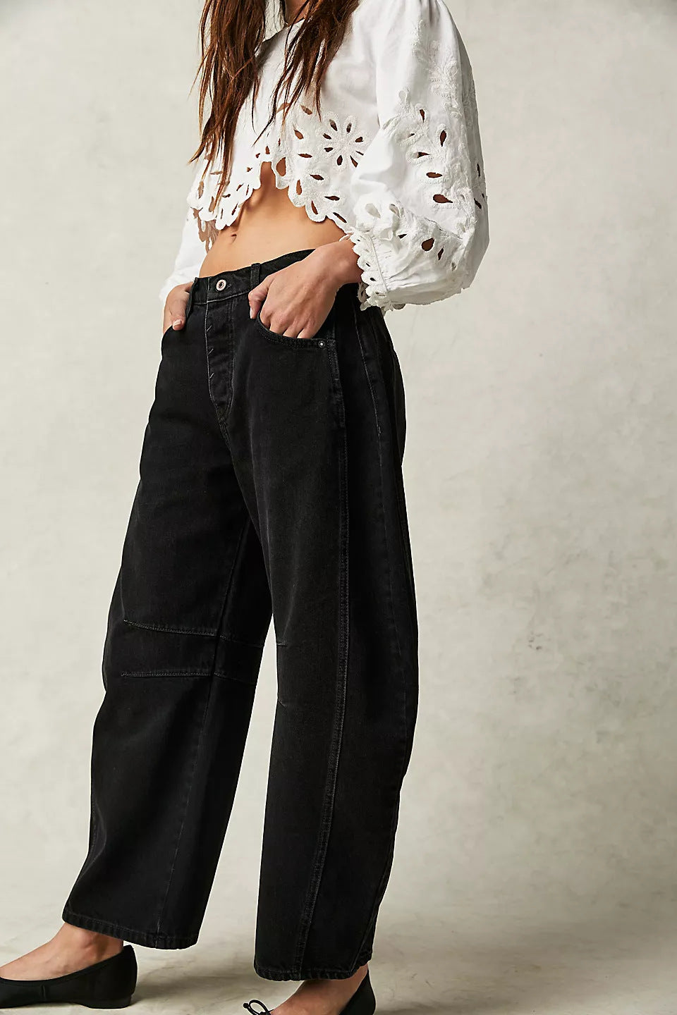 Loose, low-waist wide-leg pants